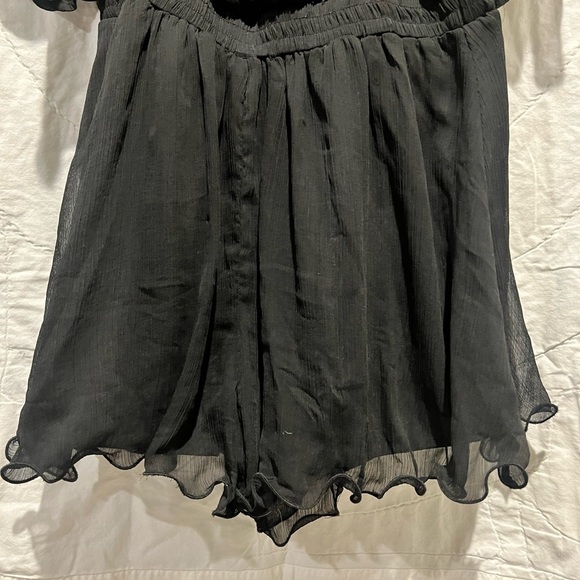 Endless Rose off the shoulder half sleeve black romper sz:medium - Picture 5 of 11